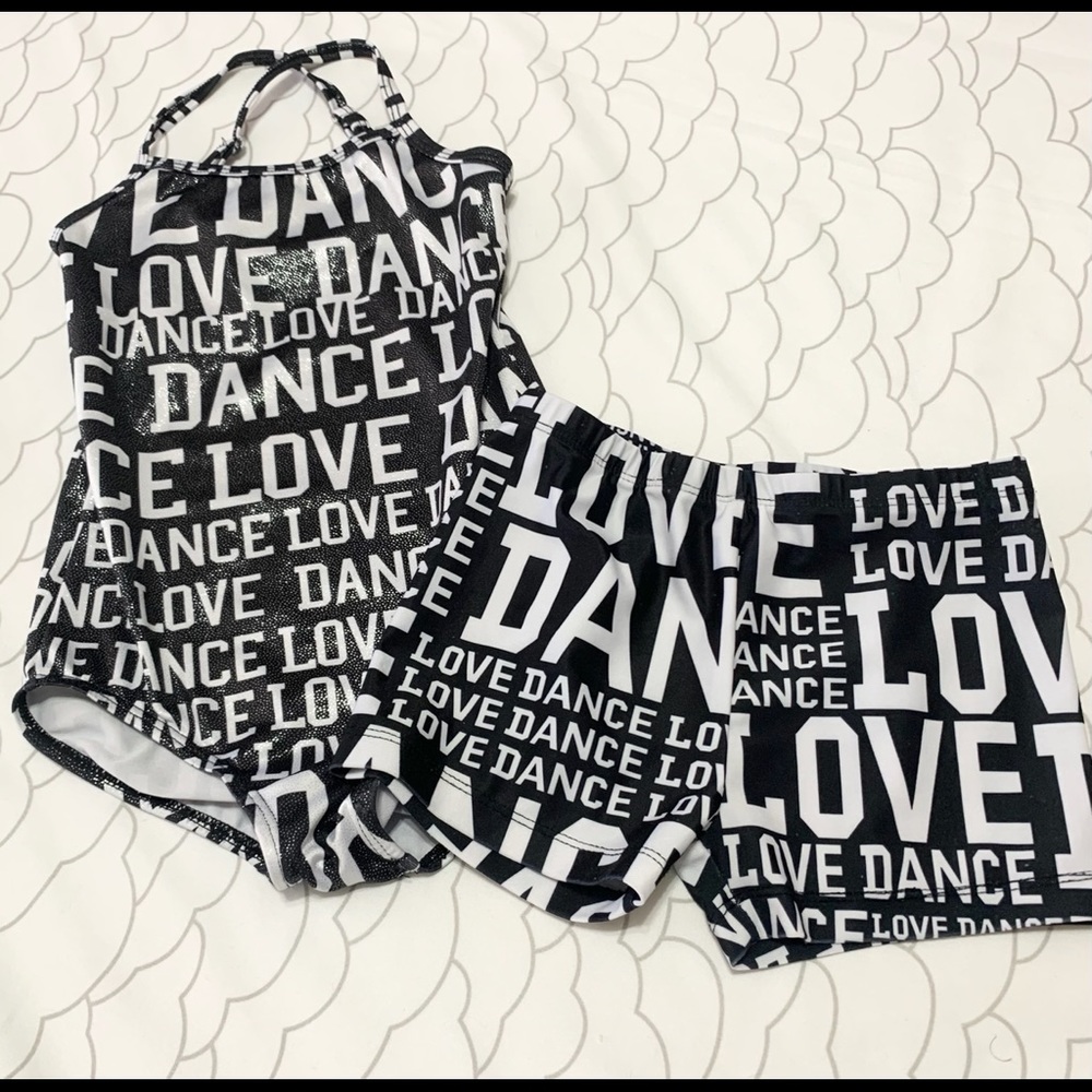 Girls leotard size 4 or 5 toddler.